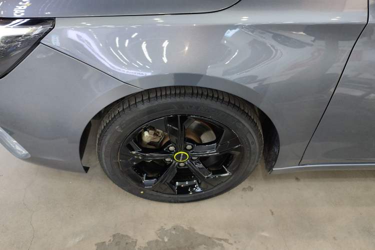 Used Roewe i6 MAX 2020 300TGI Automatic Cool & Stylish Skyroof Edition
