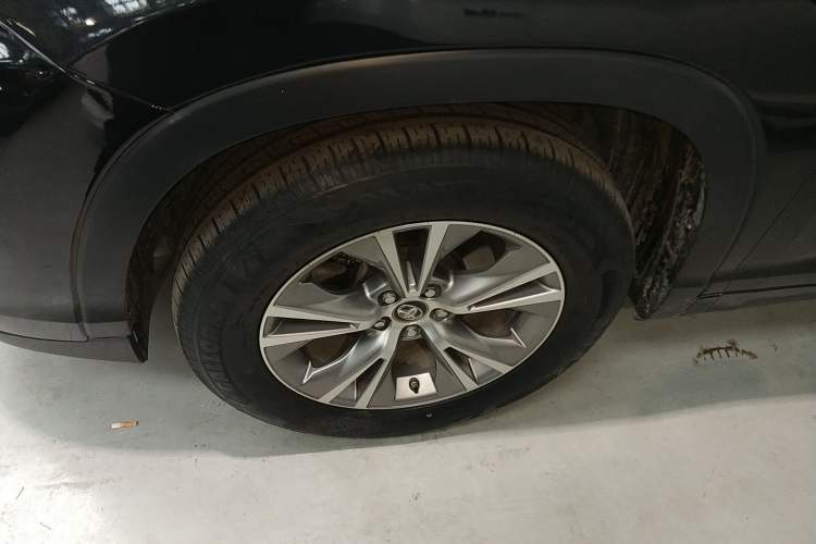 Used Toyota Highlander 2021 2.0T Four-Wheel Drive Elite Edition 7-Seater Left Front Wheel Hub