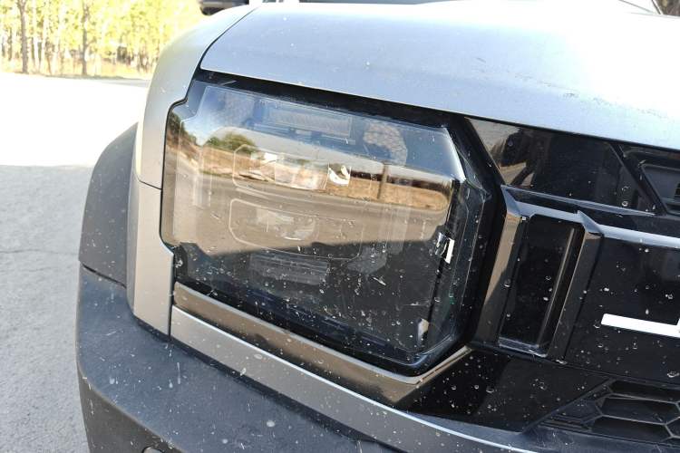 Used JETOUR Traveler 2023 2.0T All-Wheel-Drive CrossPRO Right Front Headlight