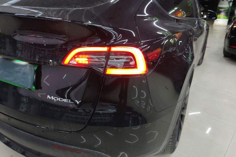 Used Tesla Model Y 2023 Long-Range All-Wheel-Drive Version
