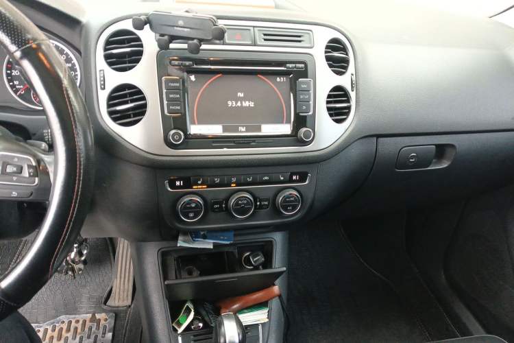 Used Volkswagen Tiguan 2013 1.8 TSI Automatic All-Wheel Drive Luxury Model Audio And AC Panel