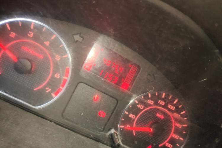Used Wuling Hongguang V 2022 1.5L Jingqu Edition Electric-Assist LAR Odometer Close Up