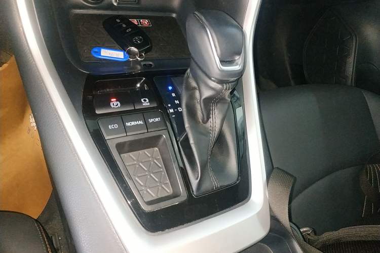 Used Toyota RAV4 2024 2.0L CVT Two-Wheel Drive Fashion Plus Edition Gear Lever