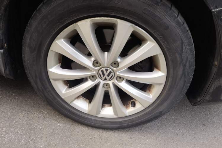 Used Volkswagen Magotan 2013 1.8TSI Luxury Model Right Front Wheel Hub