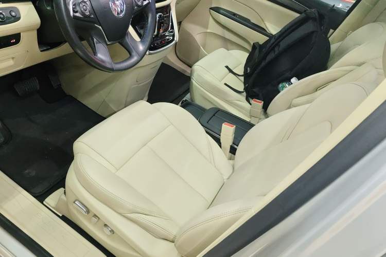 Used Buick GL8 2022 ES Landtrek 653T Luxury Edition