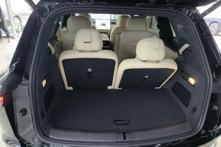 Used ONVO Luxeed L90 2025 Model—Max Six-Seater Version Trunk