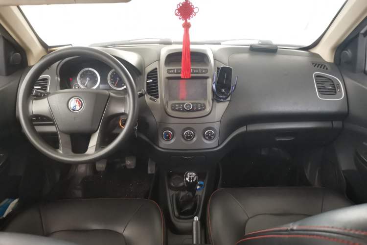 Used Geely Auto Diamond 2016 1.5L Manual Entry-Level Trim Center Console