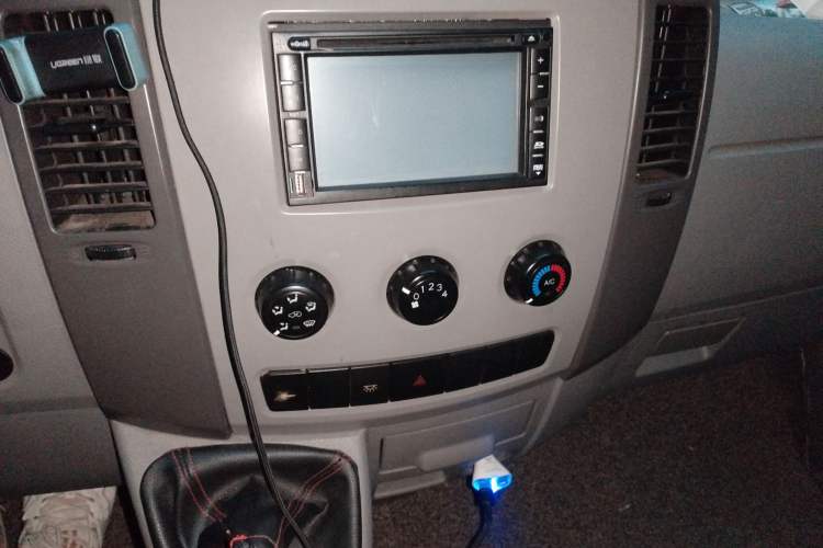 Used Dongfeng Yufeng 2015 2.5T Lingyun Edition Yulibao High-End Long Wheelbase Mid-Roof ZD25 Audio And AC Panel