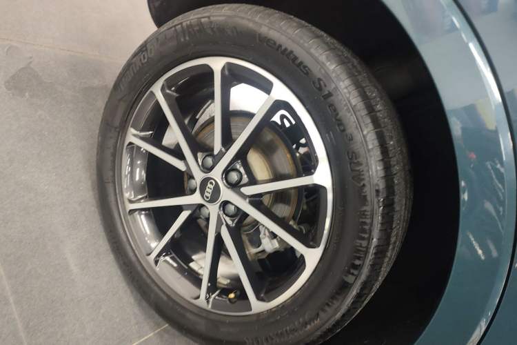 Used Audi Q3 Sportback 2023 Facelift 45 TFSI quattro Luxury Edition Right Rear Wheel Hub