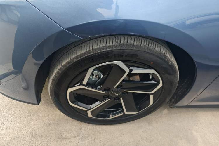 Used BYD Seal 06 New Energy 2024 DM-i 120KM Flagship Model Left Front Wheel Hub