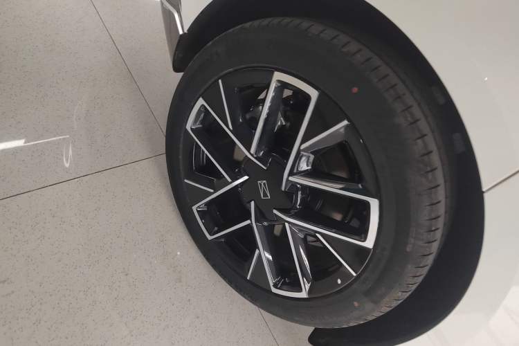 Used Avatr 06 2025 Max All-Electric Version