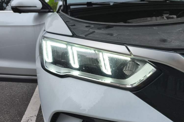 Used BYD Song Pro New Energy 2024 HONOR Edition DM-i 110KM Beyond Model Right Front Headlight