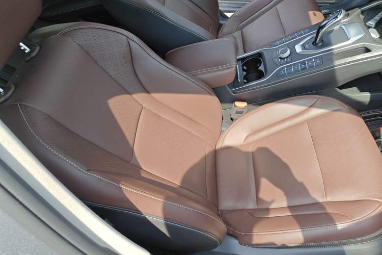 Used Wey VV6 2020 2.0T Two-Wheel Drive Smart Enjoyment+