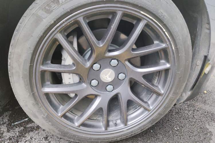 Used Tesla Model 3 2023 Rear-Wheel-Drive Version Right Front Wheel Hub