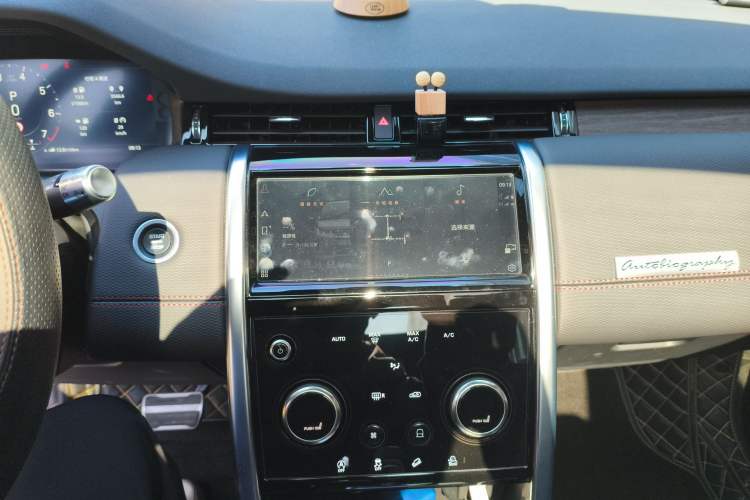 Used Land Rover Discovery Sport 2022 Revised Version 249 PS R-Dynamic S Performance Edition 5 Seats Audio And AC Panel