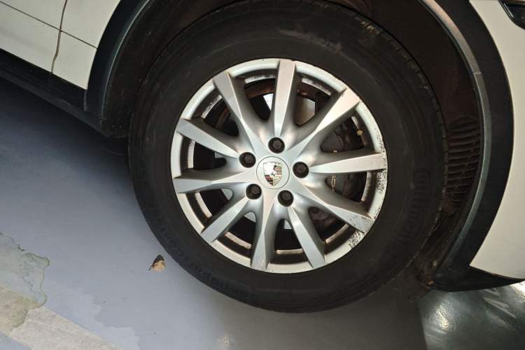 Used Porsche Cayenne 2011 Cayenne 3.0T Right Front Wheel Hub