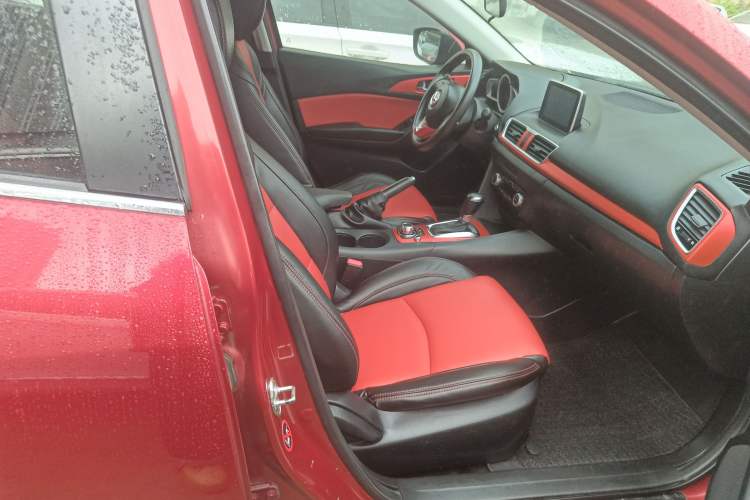 Used Mazda 3 Axela 2014 Sedan 1.5L Automatic Luxury Model