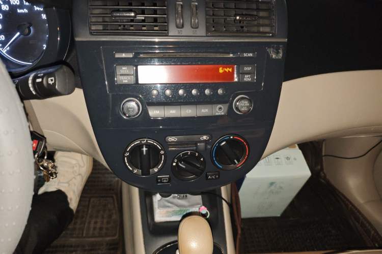 Used Nissan Tiida 2011 1.6L CVT Comfort Model Audio And AC Panel