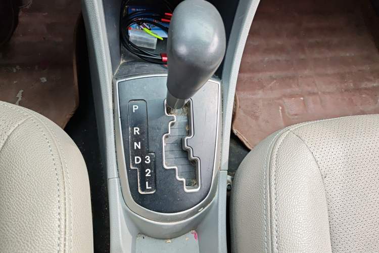Used Hyundai Verna (older generation) 2014 1.4L Automatic Smart GLS Gear Lever