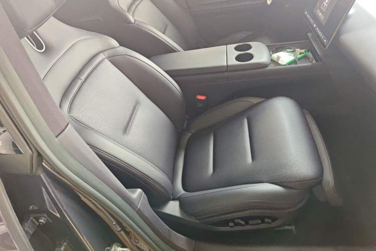 Used Avatr 06 2025 Ultra Pure Electric Edition Right Front Seat