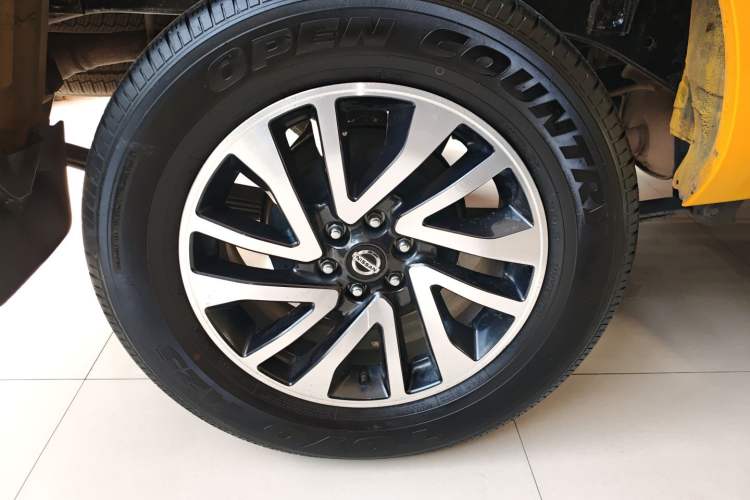 Used Nissan Navara 2021 2.5L Automatic 4x4 Premium Version QR25 Exterior 5