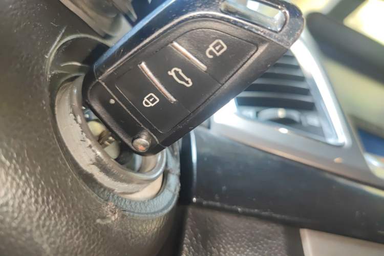 Used Chevrolet Captiva 2012 2.4L 4x4 Flagship Edition 7 Seats