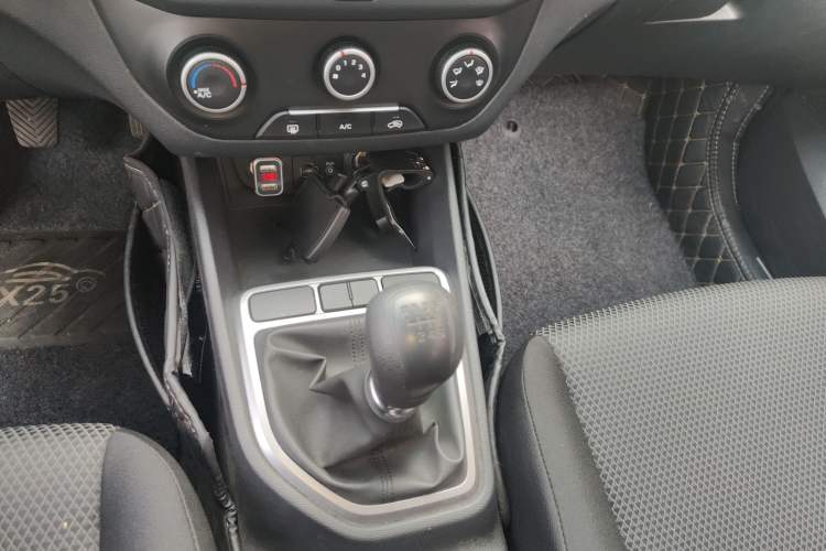 Used Hyundai ix25 2015 1.6L Manual Two-Wheel Drive Fashionable GS Model
