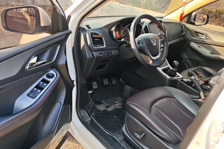 Used Baojun 560 2015 1.8L manual luxury version