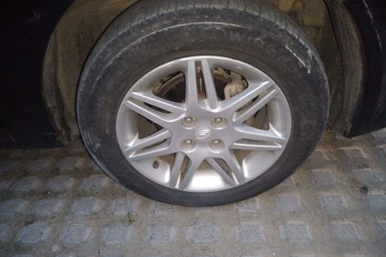 Used Soueast V3 Lingyue 2011 1.5L Manual Upgrade Edition Right Front Wheel Hub