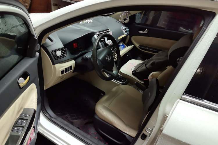 Used JAC Group J6 A30 2013 1.5L CVT Luxury Model China IV Standard
