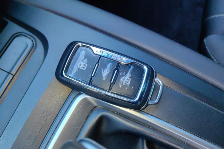 Used JETOUR X70M 2021 1.5T DCT Luxury Partner Model 7 Seats