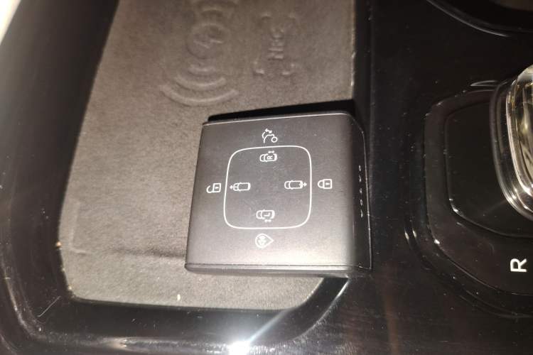 Used Volvo EM90 2025 Ultra Six-Seater