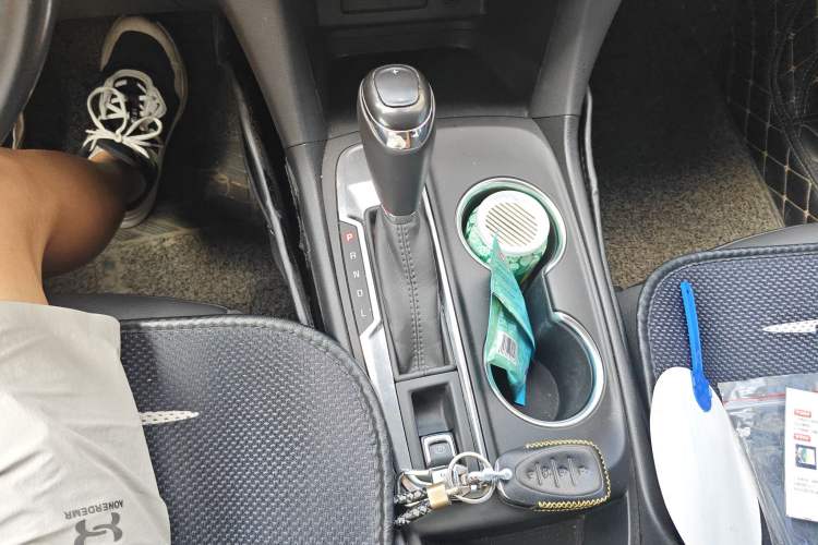 Used Chevrolet Equinox 2019 535T Automatic YuJie Edition China VI Gear Lever