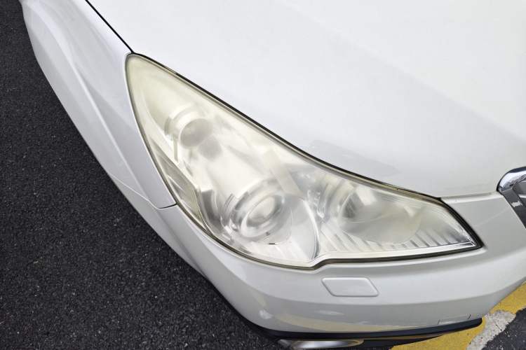 Used Subaru Outback 2010 2.5i Luxury Edition Right Front Headlight