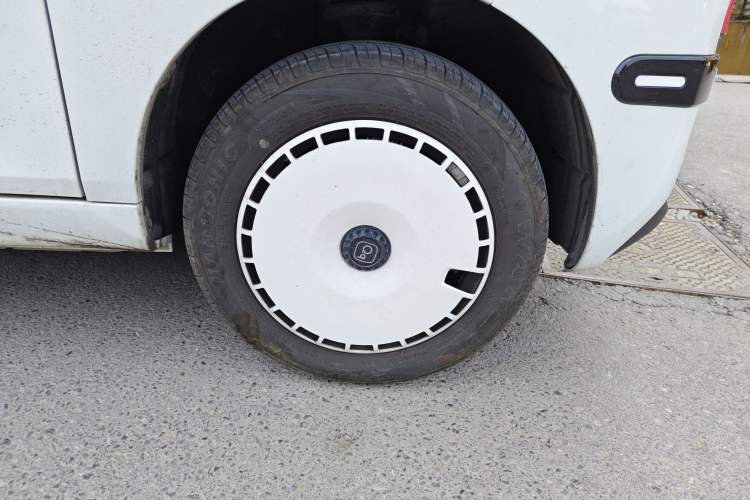 Used Chery QQ Ice Cream 2025 155km Sundae Edition Right Front Wheel Hub