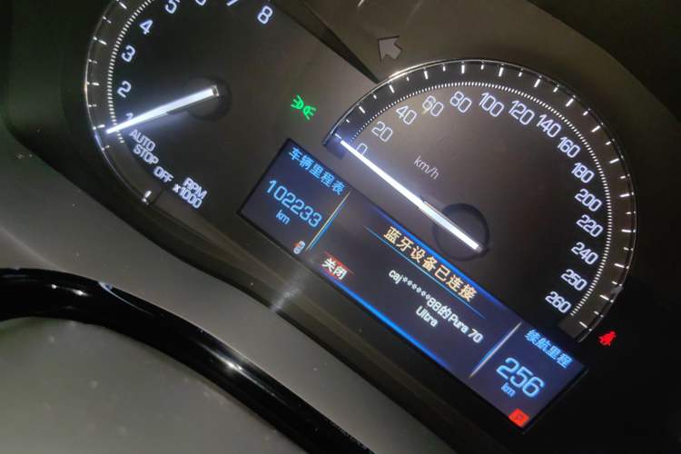 Used Cadillac XT5 2017 Anniversary Edition 28T Four-Wheel Drive Luxury Model Odometer Close Up