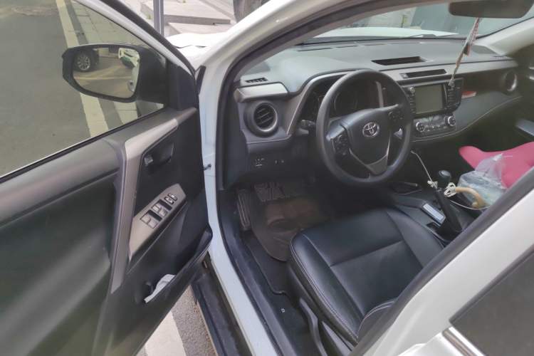 Used Toyota RAV4 2019 2.0L CVT Two-Wheel Drive Fashion X Limited Edition China V Standard
