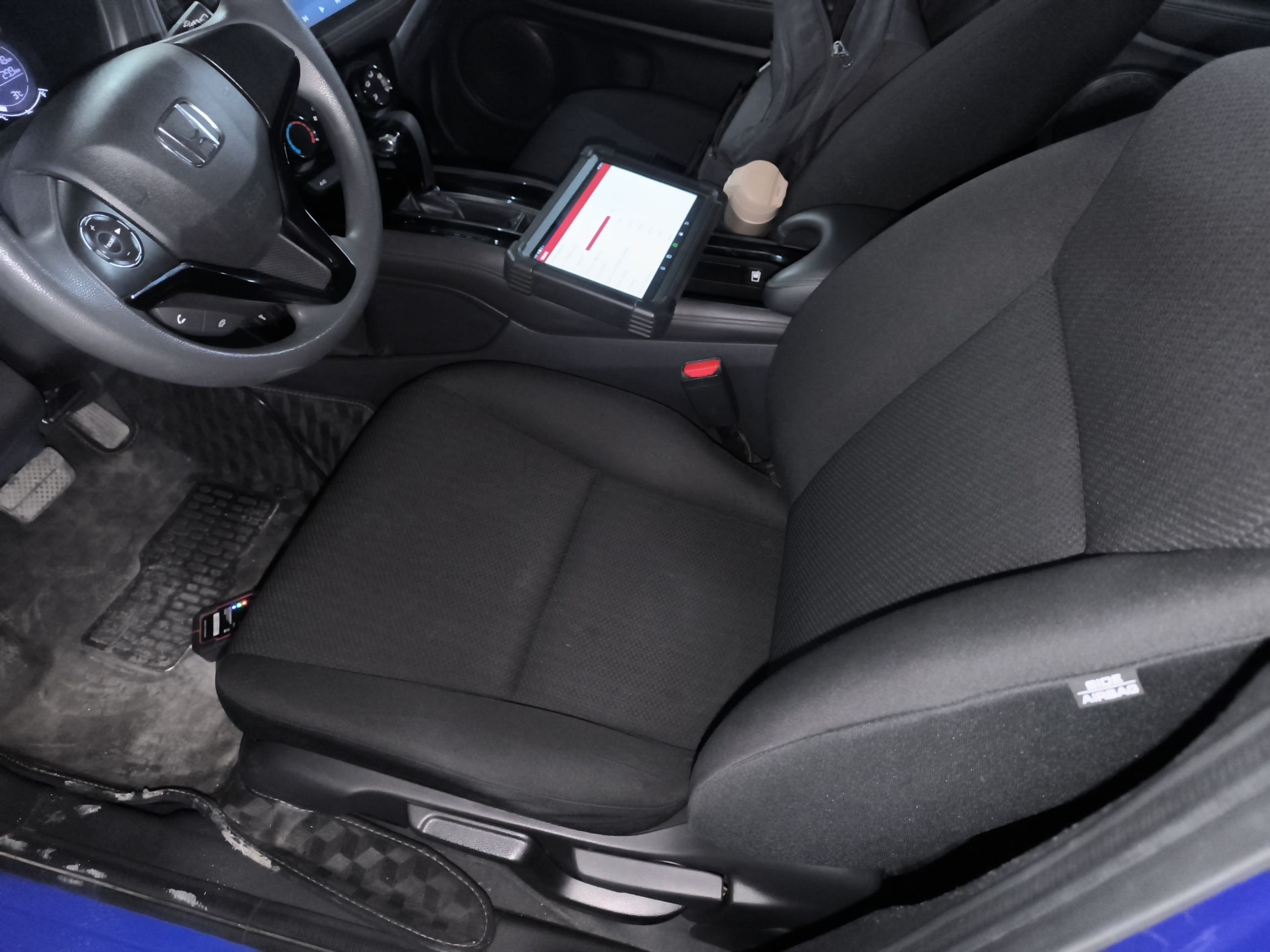 Переднее сиденье в автомобиле