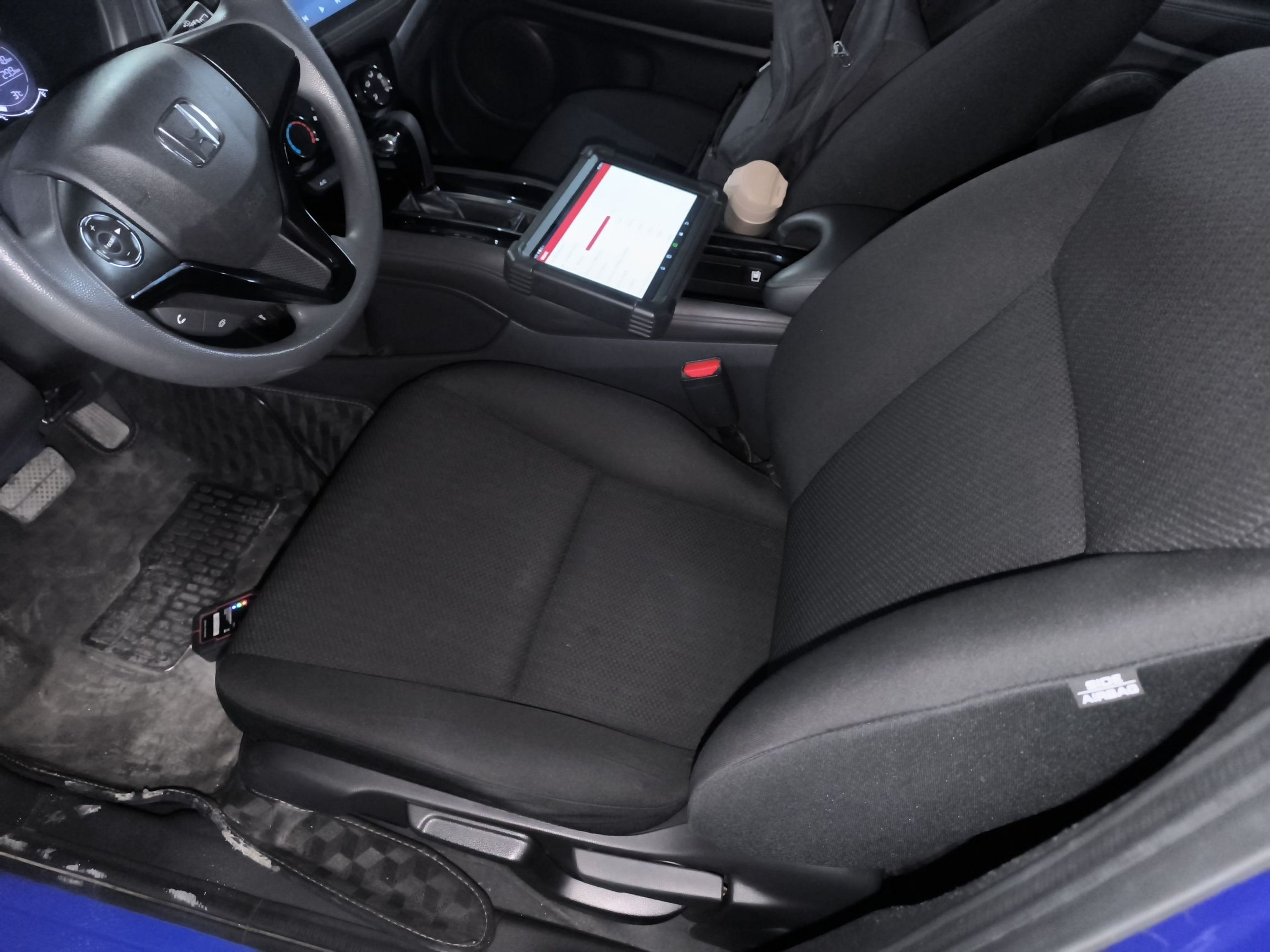 Переднее сиденье в автомобиле