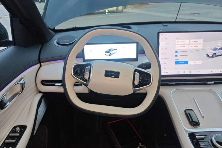 Used Geely Galaxy Xingjian 7 EM-i 2025 120km Flagship Edition
