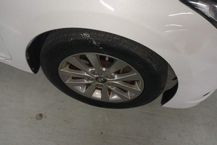 Used Hyundai Mistra 2014 1.8L Automatic Smart GLS Right Front Wheel Hub