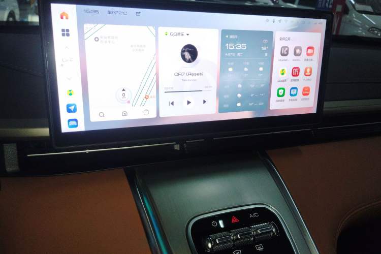 Used ORA Lightning Cat 2022 555 km Luxury Edition Audio And AC Panel