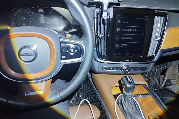 Used Volvo S90 2020 Facelift T5 Smart & Luxurious Edition Audio And AC Panel