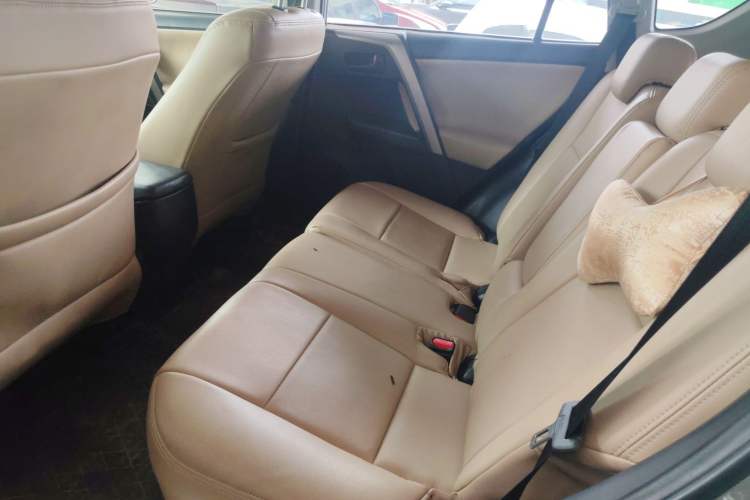 Used Toyota RAV4 2019 2.0L CVT Two-Wheel Drive Fashion X Limited Edition China VI Standard
