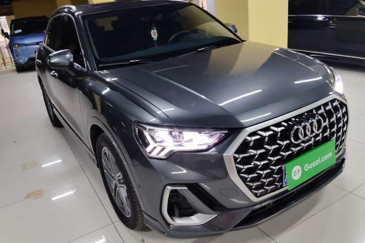 Used Audi Q3 2024 40 TFSI Fashion Dynamic Model Front Right 45 Deg