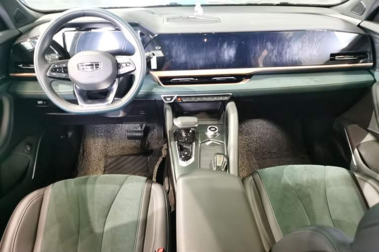 Used Geely Auto Monjaro L 2021 2.0TD DCT EVO Two-Wheel Drive Prestige Version Center Console