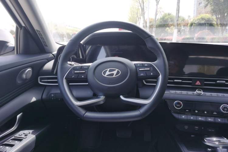 Used Hyundai Elantra 2023 1.5L CVT LUX Prestige Edition Steering Wheel