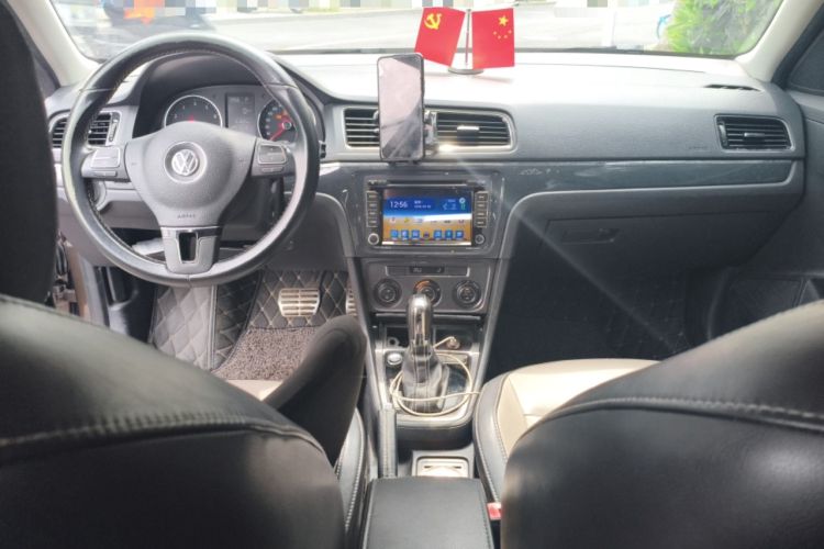 Used Volkswagen Cross Lavida 2014 1.6L Automatic Center Console