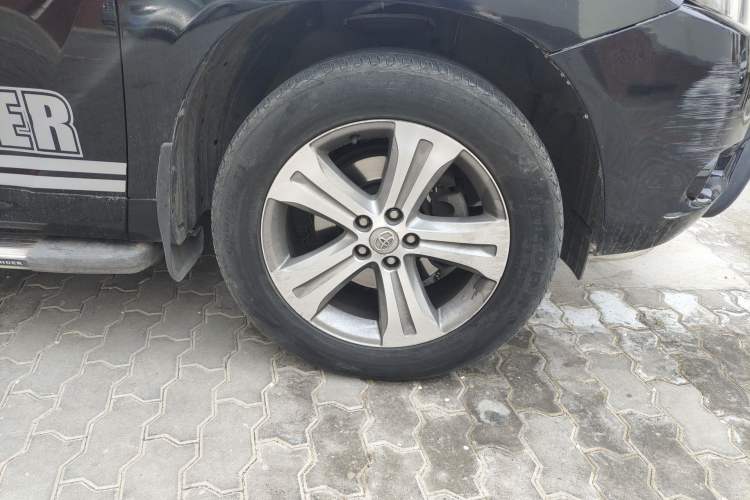 Used Toyota Highlander 2011 2.7L Two-Wheel Drive 7-Seater Luxury Edition Right Front Wheel Hub