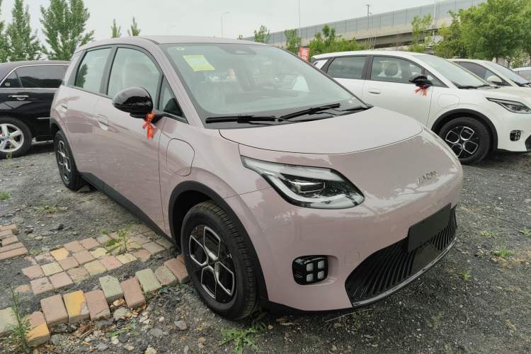 Used AION UT 2025 330 Starlight Edition Front Right 45 Deg